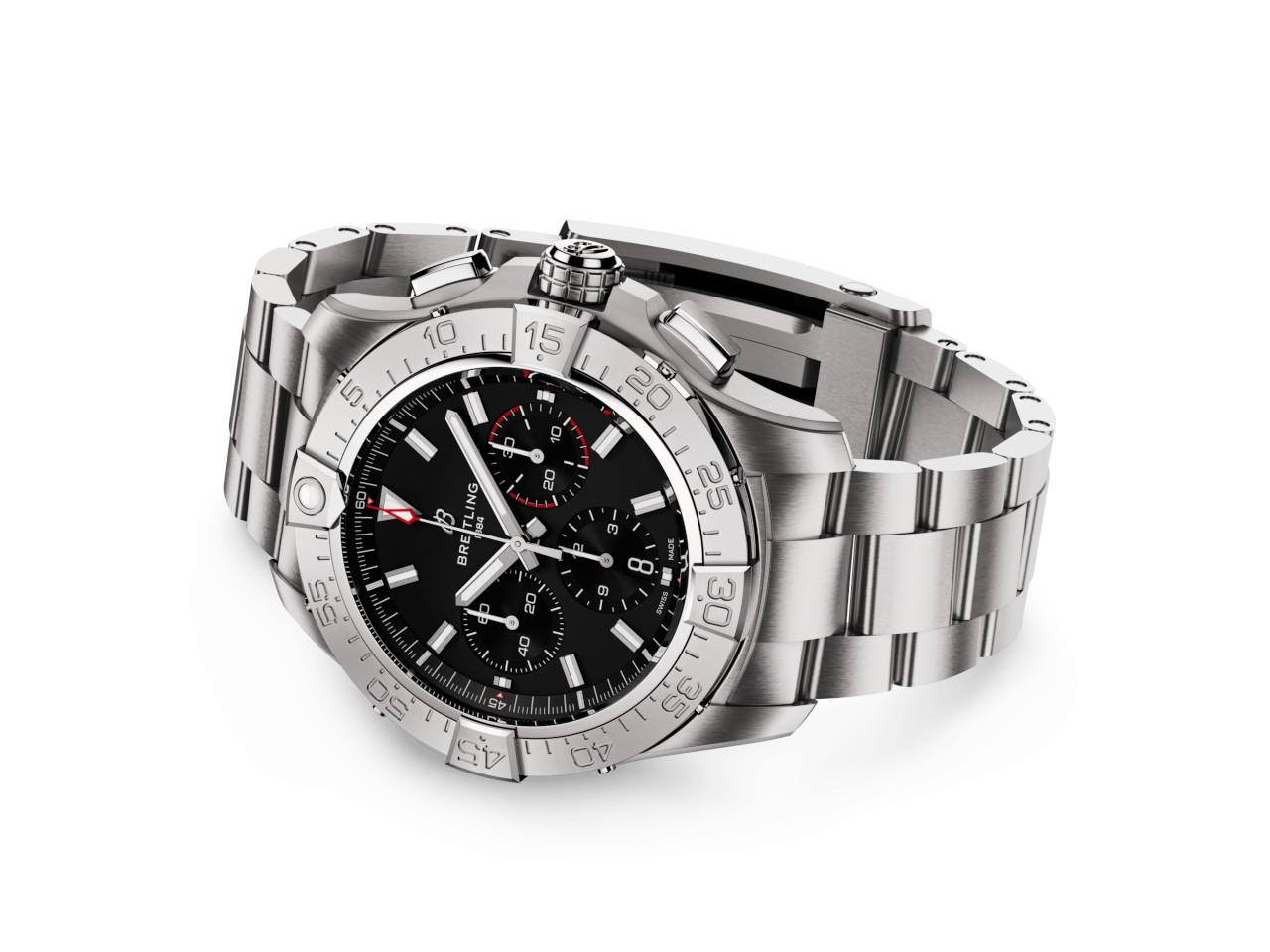 Breitling Avenger B01 Chronograph 44 Automatik Edelstahl schwarzes Zifferblatt Metallband – Herrenuhren Chronograph aus Edelstahl. Das Gehäuse ist rund und silber. Das Edelstahlarmband ist silber. Das Zifferblatt ist ein Index in schwarz. – Ansicht 3