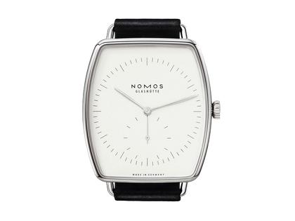 Nomos Glashütte Lux Handaufzug Weißgold 38,5mm weißes Zifferblatt braunes Lederband – Herrenuhren Uhr ohne Datum aus 750 Weißgold. Das Gehäuse ist sonstige Form und silber. Das Lederarmband ist schwarz. Das Zifferblatt ist ein Index in weiß. – Ansicht 2