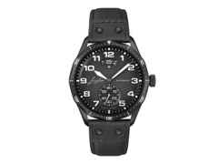 Junghans Meister Pilot Automatic Edelstahl DLC-Schwarz 43mm graues Zifferblatt schwarzes Lederband – Herrenuhren Uhr mit Datum aus DLC beschichtet, Edelstahl und Leder. Das Gehäuse ist rund und grau. Das Lederarmband ist schwarz. Das Zifferblatt ist arabisch Index und grau.