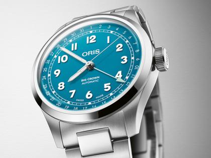 Oris Big Crown Pointer Date Automatik Edelstahl 40mm hellblaues Zifferblatt Metallband – Herrenuhren Uhr mit Datum aus Edelstahl. Das Gehäuse ist rund und silber. Das Edelstahlarmband ist silber. Das Zifferblatt ist arabisch und blau. – Ansicht 2