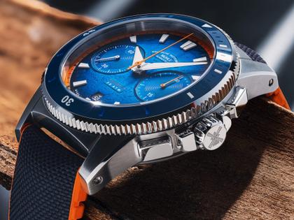 Mühle Glashütte Sportivo Active Chronograph Automatik Edelstahl 42,5mm blaues Zifferblatt Metallband – Herrenuhren Chronograph aus Edelstahl und Keramik. Das Gehäuse ist rund und silber. Das Edelstahlarmband ist silber. Das Zifferblatt ist ein Index in blau. – Ansicht 2