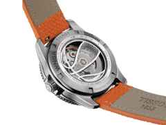 Tissot Seastar Wilson WNBA Automatik Edelstahl 40mm schwarzes Zifferblatt orangefarbenes Lederband – Herrenuhren Uhr mit Datum aus Edelstahl. Das Gehäuse ist rund und silber. Das Lederarmband ist orange. Das Zifferblatt ist ein Index in schwarz. – Ansicht 5