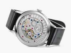 Nomos Glashütte Minimatik 39 Datum Handaufzug Edelstahl blaues Zifferblatt schwarzes Lederband – Herrenuhren Uhr mit Datum aus Edelstahl. Das Gehäuse ist rund und silber. Das Lederarmband ist schwarz. Das Zifferblatt ist arabisch Index und blau. – Ansicht 3