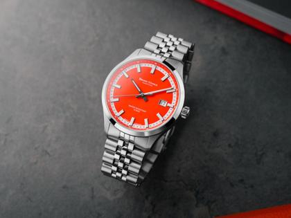 Bruno Söhnle Glashütte Turin Automatik "Bright Red" Sonderedition 2026 Edelstahl 39,5mm rotes Zifferblatt Metallband – Herrenuhren Uhr mit Datum aus Edelstahl. Das Gehäuse ist rund und silber. Das Edelstahlarmband ist silber. Das Zifferblatt ist ein Index in rot. – Ansicht 4