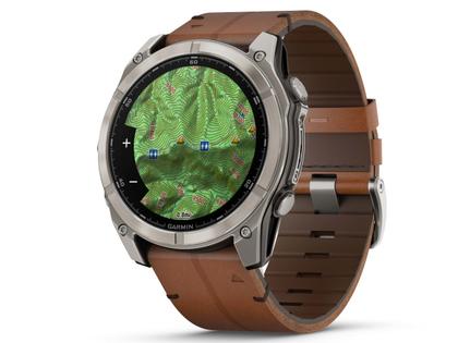 Garmin fenix 8 51mm AMOLED faserverstärktes Polymer Titan carbongrau beschichtet braunes Lederband – Herrenuhren Uhr Multifunktion aus DLC beschichtet und Titan. Das Gehäuse ist rund und grau. Das Lederarmband ist braun. Das Zifferblatt ist digital und schwarz. – Ansicht 2