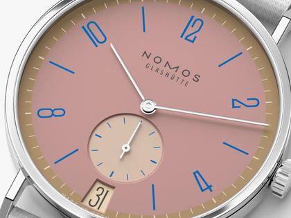 Nomos Glashütte Tangente 38 Datum "175 Years Watchmaking - Pompadour" Handaufzug Edelstahl rosa Zifferblatt graues Textilband Glasboden – Herrenuhren Uhr mit Datum aus Edelstahl. Das Gehäuse ist rund und silber. Das Textilarmband ist grau. Das Zifferblatt ist arabisch Index und rosa. – Ansicht 4