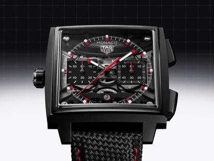 TAG Heuer Monaco Evergraph Automatik Titan DLC-Schwarz 40mm skelettiertes Zifferblatt schwarzes Kautschukband – Herrenuhren Chronograph aus DLC beschichtet und Titan. Das Gehäuse ist quadratisch und schwarz. Das Kautschuk / Kunststoff / Silikon Armband ist schwarz. Das Zifferblatt ist ein Index in schwarz. – Ansicht 5