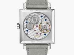 Nomos Glashütte Tetra Die Kapriziöse Handaufzug Edelstahl 29mm beiges Zifferblatt graues Veloursband Glasboden – Damenuhren Uhr ohne Datum aus Edelstahl und Leder. Das Gehäuse ist quadratisch und silber. Das Lederarmband ist grau. Das Zifferblatt ist arabisch Index und beige. – Ansicht 2