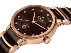 Rado Centrix Diamonds Automatik Edelstahl Roségold-PVD 30,5mm braunes Zifferblatt mit Brillanten Metallband – Damenuhren Uhr mit Datum aus Edelstahl, Keramik und PVD beschichtet. Das Gehäuse ist rund und roségold. Das Keramikarmband ist braun. Das Zifferblatt ist ein Index in braun. – Ansicht 2