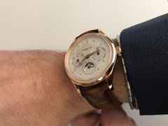 Montblanc Heritage  Automatik Perpetual Calendar 40 mm Rosegold Limited Edition – Herrenuhren Uhr mit Kalender aus 750 Rotgold. Das Gehäuse ist rund und roségold. Das Lederarmband Kroko / Alligator ist braun. Das Zifferblatt ist arabisch Index und weiß. – Ansicht 4