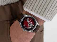 Hamilton Jazzmaster Open Heart Automatik Edelstahl 40mm rotes Zifferblatt rotbraunes Lederband – Herrenuhren Uhr ohne Datum aus Edelstahl und Leder. Das Gehäuse ist rund und silber. Das Lederarmband ist braun. Das Zifferblatt ist ein Index in rot. – Ansicht 6