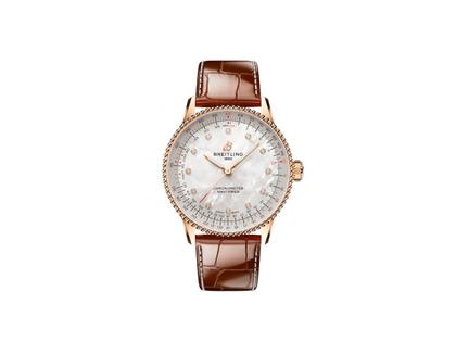 Breitling Navitimer Automatic 36 Rotgold weißes Perlmutt-Zifferblatt braunes Lederband – Damenuhren Uhr ohne Datum aus 750 Rotgold und Leder. Das Gehäuse ist rund und roségold. Das Lederarmband Kroko / Alligator ist braun. Das Zifferblatt ist arabisch Index und weiß.