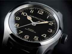 Hamilton Khaki Field Murph Automatik Edelstahl 38mm schwarzes Zifferblatt schwarzes Lederband – Herrenuhren Uhr ohne Datum aus Edelstahl und Leder. Das Gehäuse ist rund und silber. Das Lederarmband ist schwarz. Das Zifferblatt ist arabisch und schwarz. – Ansicht 7