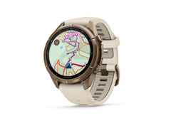 Garmin Fenix 9 Pro inReach Titan 43mm digitales Display beiges Silikonband – Herrenuhren Uhr Multifunktion aus Kautschuk und Titan. Das Gehäuse ist rund und bronze. Das Kautschuk / Kunststoff / Silikon Armband ist beige. Das Zifferblatt ist digital und schwarz. – Ansicht 2