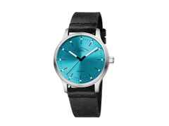 Mühle Glashütte Panova Türkisblau Automatik Edelstahl 40mm schwarzes Lederband – Herrenuhren Uhr ohne Datum aus Edelstahl und Leder. Das Gehäuse ist rund und silber. Das Lederarmband ist schwarz. Das Zifferblatt ist ein Index in blau.