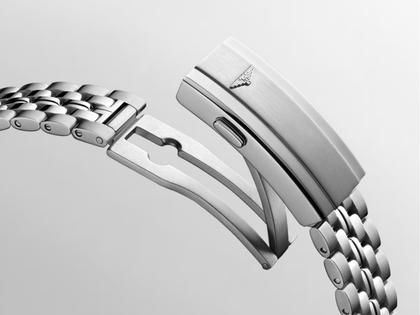 Longines Ultra Chron Classic Automatik Edelstahl 37mm silberfarbenes Zifferblatt Metallband – Herrenuhren Uhr mit Datum aus Edelstahl. Das Gehäuse ist rund und silber. Das Edelstahlarmband ist silber. Das Zifferblatt ist ein Index in silber. – Ansicht 4