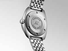 Longines Ultra-Chron Automatik Edelstahl 43mm schwarzes Zifferblatt Metallband – Herrenuhren Uhr ohne Datum aus Edelstahl und Keramik. Das Gehäuse ist rund und silber. Das Edelstahlarmband ist silber. Das Zifferblatt ist ein Index in schwarz. – Ansicht 3