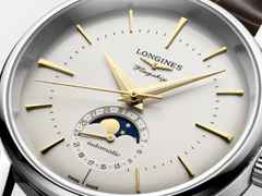 Longines Flagship Heritage Automatik Edelstahl 38,5mm beiges Zifferblatt braunes Lederband – Herrenuhren Uhr mit Datum aus Edelstahl, Leder und vergoldet. Das Gehäuse ist rund und silber. Das Lederarmband Kroko / Alligator ist braun. Das Zifferblatt ist ein Index in silber. – Ansicht 4