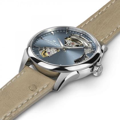 Hamilton Jazzmaster Open Heart Lady Automatik Edelstahl 36mm hellblaues Zifferblatt beiges Lederband – Damenuhren Uhr ohne Datum aus Edelstahl. Das Gehäuse ist rund und silber. Das Lederarmband ist beige. Das Zifferblatt ist ein Index in blau. – Ansicht 2