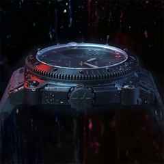 Hamilton BeLOWZERO Auto Limited Edition TENET Titan 46mm rote Zeigerspitze schwarzes Kautschukband – Herrenuhren Uhr ohne Datum aus Titan. Das Gehäuse ist rund und schwarz. Das Kautschuk / Kunststoff / Silikon Armband ist schwarz. Das Zifferblatt ist arabisch und schwarz. – Ansicht 3
