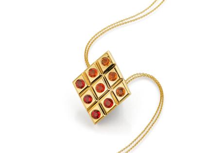 A. Odenwald Catwalk Kette mit Anhänger Gelbgold mit verschiedenfarbigen Saphiren – Halsschmuck Kette mit Anhänger aus 750 Gelbgold. – Ansicht 4