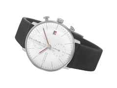 Junghans Max Bill Chronoscope Bauhaus Automatik Edelstahl 40mm weißes Zifferblatt schwarzes Lederband – Herrenuhren Uhr mit Datum aus Edelstahl und PVD beschichtet. Das Gehäuse ist rund und silber. Das Lederarmband ist schwarz. Das Zifferblatt ist ein Index in weiß. – Ansicht 3