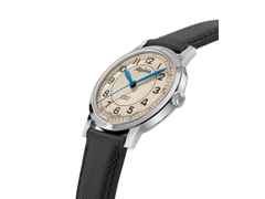 Alpina Heritage Automatik Edelstahl 38mm beiges Zifferblatt schwarzes Lederband – Herrenuhren Uhr ohne Datum aus Edelstahl und Leder. Das Gehäuse ist rund und silber. Das Lederarmband ist schwarz. Das Zifferblatt ist arabisch Index und beige. – Ansicht 2