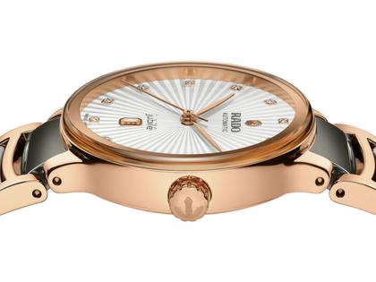 Rado Centrix Diamonds Automatik Edelstahl Roségold-PVD 30,5mm weißes Zifferblatt mit Brillanten Metallband – Damenuhren Uhr mit Datum aus Edelstahl, Keramik und PVD beschichtet. Das Gehäuse ist rund und roségold. Das Keramikarmband ist grau. Das Zifferblatt ist ein Index in weiß. – Ansicht 3