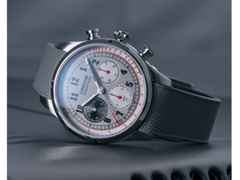 Union Glashütte Belisar Chronograph Automatik Edelstahl 44mm graues Zifferblatt graues Kautschukband – Herrenuhren Chronograph aus Edelstahl und Kautschuk. Das Gehäuse ist rund und silber. Das Kautschuk / Kunststoff / Silikon Armband ist grau. Das Zifferblatt ist arabisch und grau. – Ansicht 2