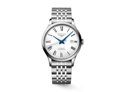 Longines Record Automatik Edelstahl 40mm weißes Zifferblatt Metallband – Herrenuhren Uhr mit Datum aus Edelstahl. Das Gehäuse ist rund und silber. Das Edelstahlarmband ist silber. Das Zifferblatt ist römisch und weiß.