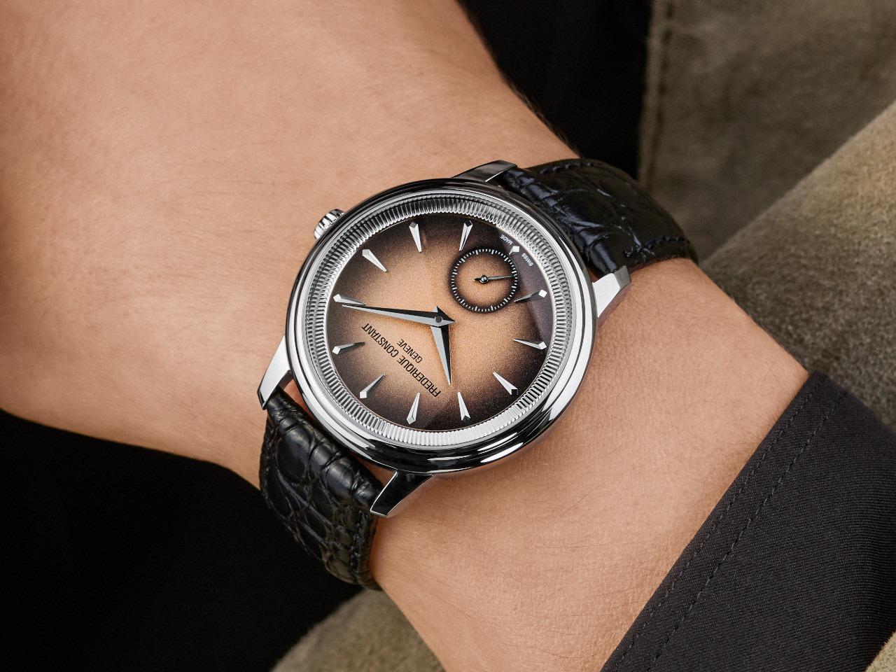 Frederique Constant Classics Moneta Handaufzug Edelstahl 38,5mm braunes Zifferblatt schwarzes Lederband limitiert – Herrenuhren Uhr ohne Datum aus Edelstahl und Leder. Das Gehäuse ist rund und silber. Das Lederarmband ist schwarz. Das Zifferblatt ist ein Index in braun. – Ansicht 11