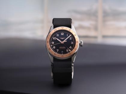 Longines Spirit Zulu Time 1925 Automatik Edelstahl 39mm schwarzes Zifferblatt Metallband – Herrenuhren Uhr mit Datum aus 750 Rotgold und Edelstahl. Das Gehäuse ist rund und silber. Das Edelstahlarmband ist silber. Das Zifferblatt ist arabisch Index und schwarz. – Ansicht 9