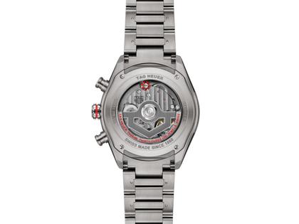 TAG Heuer Carrera Chronograph Extreme Sport Automatik Titan 44mm skelettiertes Zifferblatt Metallband – Herrenuhren Chronograph aus Keramik und Titan. Das Gehäuse ist rund und silber. Das Edelstahlarmband ist silber. Das Zifferblatt ist skelettiert und rot. – Ansicht 2