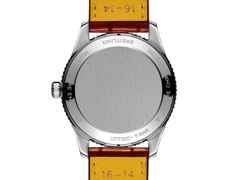 Breitling Navitimer 32 Quarz Edelstahl weißes Perlmutt-Zifferblatt braunes Lederband – Damenuhren Uhr ohne Datum aus 750 Rotgold, Edelstahl und Leder. Das Gehäuse ist rund und silber. Das Lederarmband Kroko / Alligator ist braun. Das Zifferblatt ist arabisch Index und weiß. – Ansicht 2