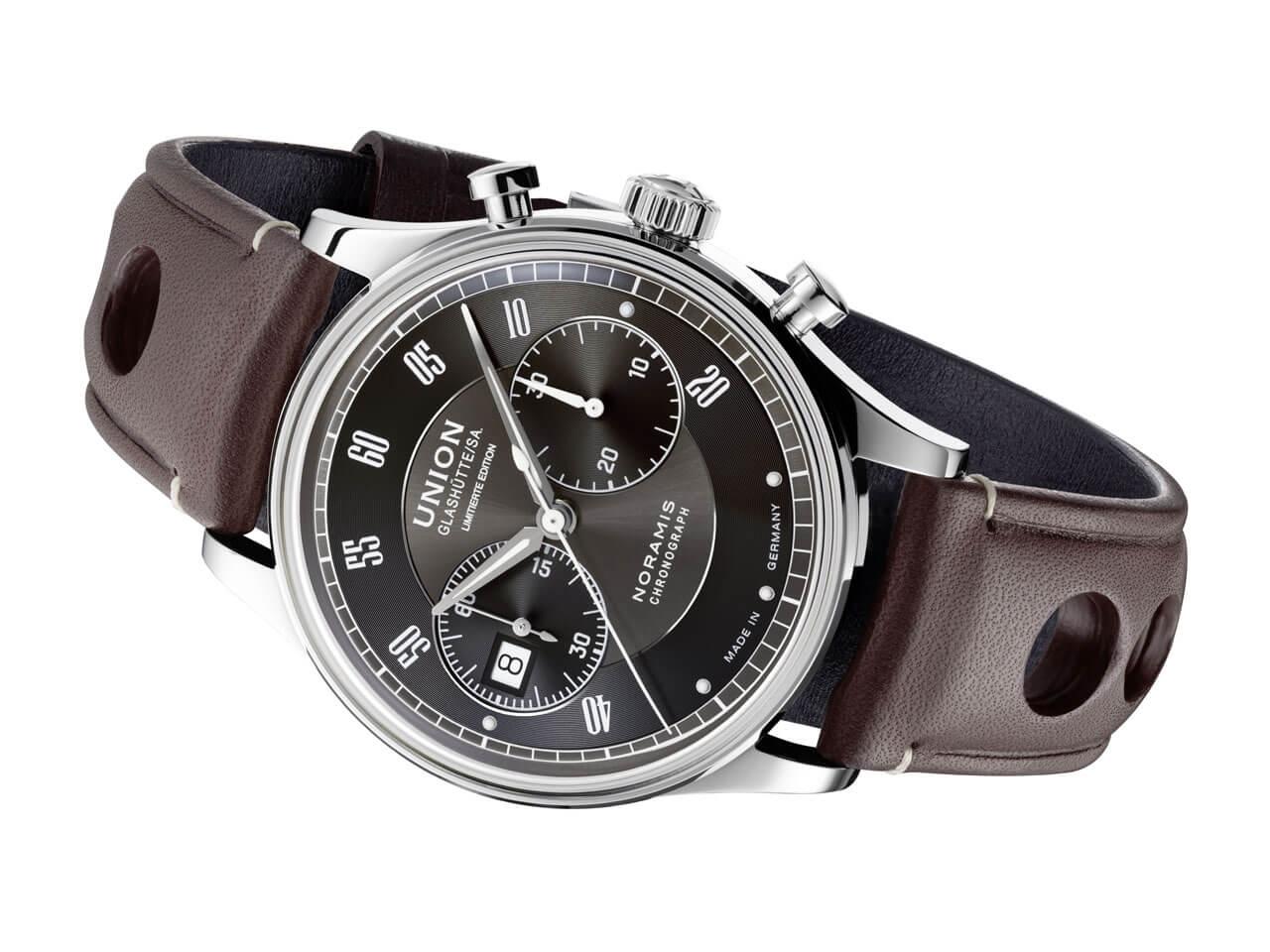 Union Glashütte Noramis Chronograph Sachsen Classic 2022 Limited Edition Automatik Edelstahl 42mm graues Zifferblatt braunes Lederband – Herrenuhren Chronograph aus Edelstahl. Das Gehäuse ist rund und silber. Das Lederarmband ist braun. Das Zifferblatt ist arabisch Index und grau. – Ansicht 2
