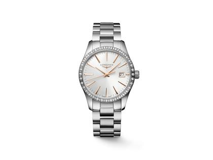 Longines Conquest Classic Quarz Edelstahl 34mm silbernes Zifferblatt mit Diamanten Metallband – Damenuhren Uhr mit Datum aus Edelstahl. Das Gehäuse ist rund und silber. Das Edelstahlarmband ist silber. Das Zifferblatt ist ein Index in silber.