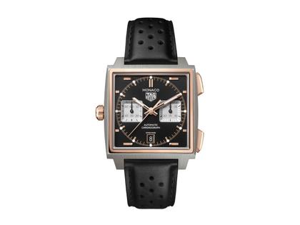 TAG Heuer Monaco Chronograph Automatik Titan und Roségold 39mm schwarzes Zifferblatt schwarzes Lederband – Herrenuhren Chronograph aus 750 Rotgold und Titan. Das Gehäuse ist quadratisch und silber-roségold. Das Lederarmband ist schwarz. Das Zifferblatt ist ein Index in schwarz.