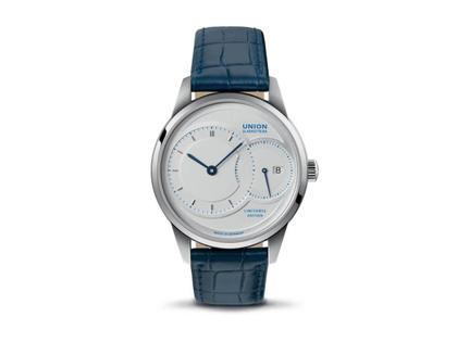 Union Glashütte 1893 Jubiläumsedition Große Sekunde 175 Jahre Limited Edition Automatik Edelstahl 41mm weißes Zifferblatt blaues Lederband – Herrenuhren Uhr mit Datum aus Edelstahl. Das Gehäuse ist rund und silber. Das Lederarmband ist blau. Das Zifferblatt ist ein Index in weiß.