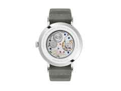 Nomos Glashütte Tangente 38 Datum "175 Years Watchmaking - Sportbunt" Handaufzug Edelstahl rotes Zifferblatt graues Textilband Glasboden – Herrenuhren Uhr mit Datum aus Edelstahl. Das Gehäuse ist rund und silber. Das Textilarmband ist grau. Das Zifferblatt ist arabisch Index und rot. – Ansicht 2