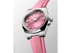 Longines Conquest Automatik Edelstahl 34mm rosafarbenes Zifferblatt rosafarbenes Kautschukband – Damenuhren Uhr mit Datum aus Edelstahl und Kautschuk. Das Gehäuse ist rund und silber. Das Kautschuk / Kunststoff / Silikon Armband ist rosa. Das Zifferblatt ist ein Index in rosa. – Ansicht 2