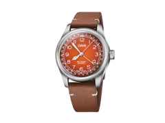 Oris Big Crown Pointer Date X Cervo Volante Automatik Edelstahl 40mm orangefarbenes Zifferblatt braunes Lederband – Herrenuhren Uhr mit Datum aus Edelstahl und Leder. Das Gehäuse ist rund und silber. Das Lederarmband ist braun. Das Zifferblatt ist arabisch und orange.
