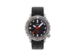 Sinn Spezialuhren U50 Taucheruhr Automatik U-Boot-Stahl 41mm schwarzes Zifferblatt schwarzes Silikonband – Herrenuhren Uhr mit Datum aus Edelstahl. Das Gehäuse ist rund und silber. Das Kautschuk / Kunststoff / Silikon Armband ist schwarz. Das Zifferblatt ist ein Index in schwarz.