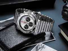 Breitling Chronomat B01 42 Automatik Edelstahl silbernes Zifferblatt Metallband – Herrenuhren Chronograph aus Edelstahl. Das Gehäuse ist rund und silber. Das Edelstahlarmband ist silber. Das Zifferblatt ist ein Index in silber. – Ansicht 5