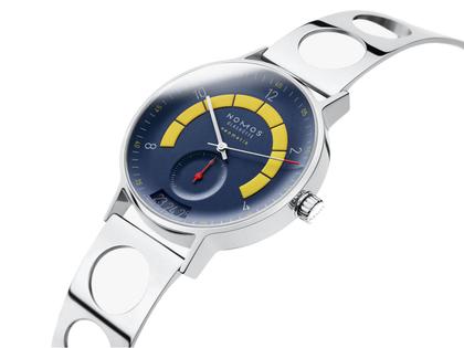 Nomos Glashütte Autobahn neomatik Automatik 41 mm Datum Director's Cut Limited Edition A7 – Herrenuhren Uhr mit Datum aus Edelstahl. Das Gehäuse ist rund und silber. Das Edelstahlarmband ist silber. Das Zifferblatt ist arabisch Index und blau. – Ansicht 4