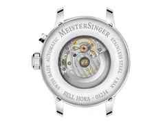 MeisterSinger Bell Hora Automatik Edelstahl mittelblau Lederband braun – Herrenuhren Uhr ohne Datum aus Edelstahl. Das Gehäuse ist rund und silber. Das Lederarmband ist braun. Das Zifferblatt ist arabisch und blau. – Ansicht 3