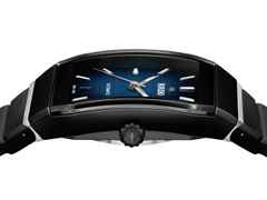 Rado Anatom Automatik Keramik 32,5mm schwarz-blaues Zifferblatt schwarzes Kautschukband – Damenuhren Uhr mit Datum aus Edelstahl, Kautschuk und Keramik. Das Gehäuse ist rechteckig und schwarz. Das Kautschuk / Kunststoff / Silikon Armband ist schwarz. Das Zifferblatt ist ein Index in blau. – Ansicht 3