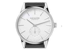 Nomos Glashütte Zürich Automatik Edelstahl 40mm weißes Zifferblatt schwarzes Lederband Stahlboden – Herrenuhren Uhr ohne Datum aus Edelstahl. Das Gehäuse ist rund und silber. Das Lederarmband ist schwarz. Das Zifferblatt ist ein Index in silber. – Ansicht 2