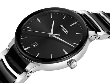 Rado Centrix Quarz Edelstahl 39,5mm schwarzes Zifferblatt Metallband – Herrenuhren Uhr mit Datum aus Edelstahl und Keramik. Das Gehäuse ist rund und silber. Das Keramikarmband ist schwarz. Das Zifferblatt ist ein Index in schwarz. – Ansicht 2