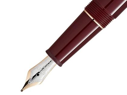 Montblanc Meisterstück Burgundy Red Classique Füllfederhalter M rotes Edelharz vergoldet – Schreibgeräte Füllfederhalter in rot und aus 585 Gelbgold, Edelharz und vergoldet. – Ansicht 2