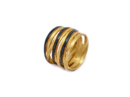 Maria Rzewuska SBA Ring Silber vergoldet und oxidiert anthrazit – Ringe Ring in gelbgold und aus 925 Silber und vergoldet.